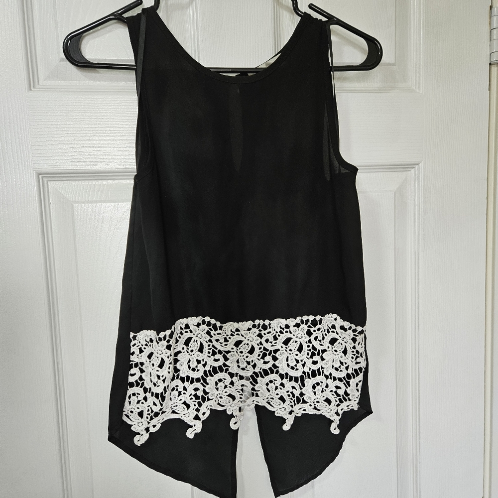 Monteau lace and sheer tank